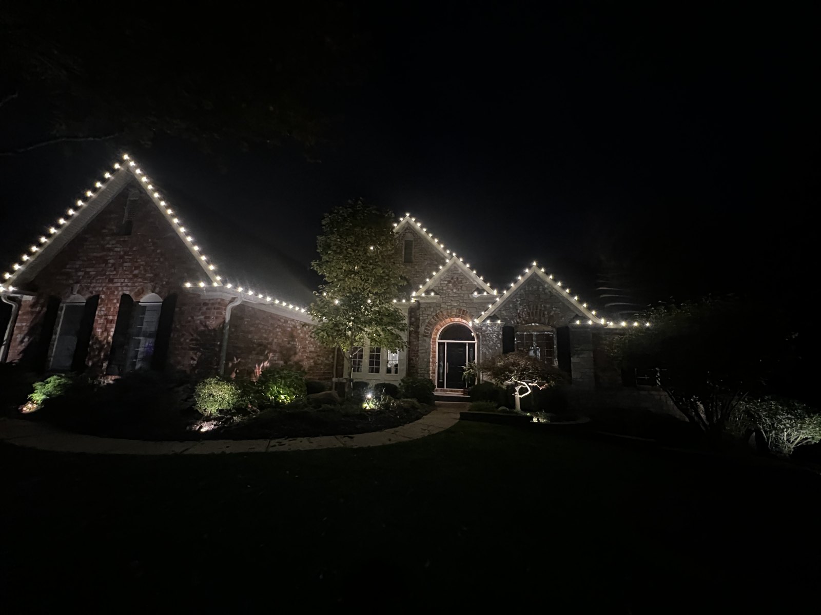Illuminated rooflines and landscaping at a Missouri home